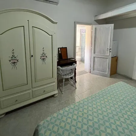 Bed & Breakfast Free Zone *